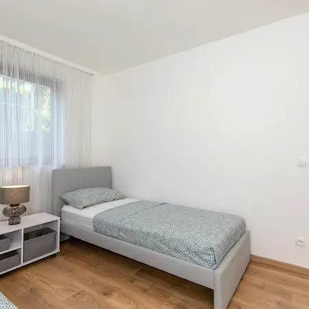 Apartmani Basic 1 Njivice Exterior foto